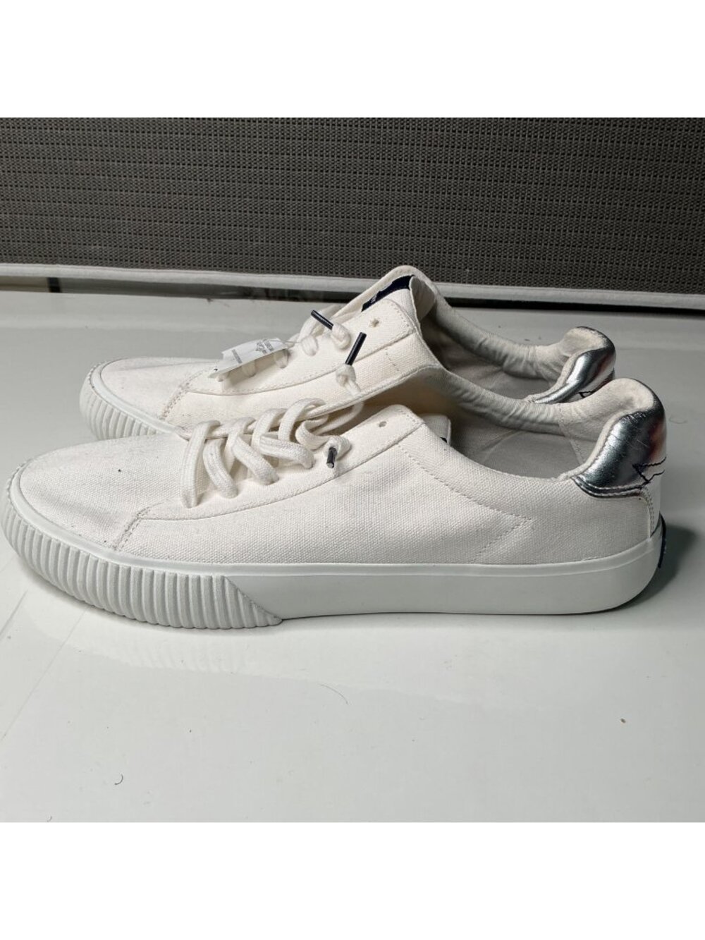 Sperry Women's Bermuda Sneaker Canvas Sneakers Metallic Silver Heel Size 9.5